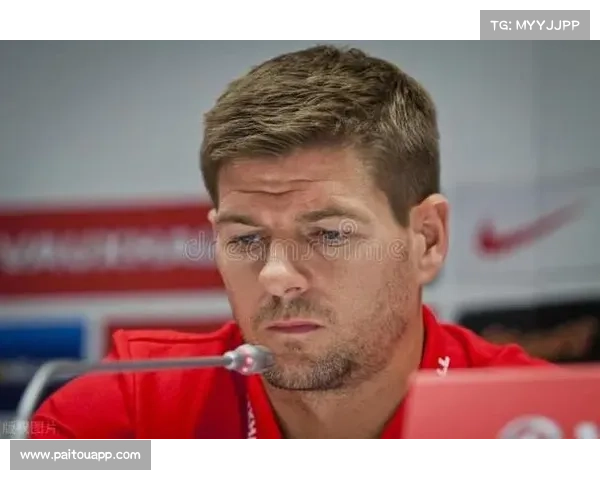 杰拉德4号球衣背后的故事与传奇 见证利物浦传奇中场的荣耀与奋斗 杰拉德4号球衣背后的故事与传奇 见证利物浦传奇中场的荣耀与奋斗